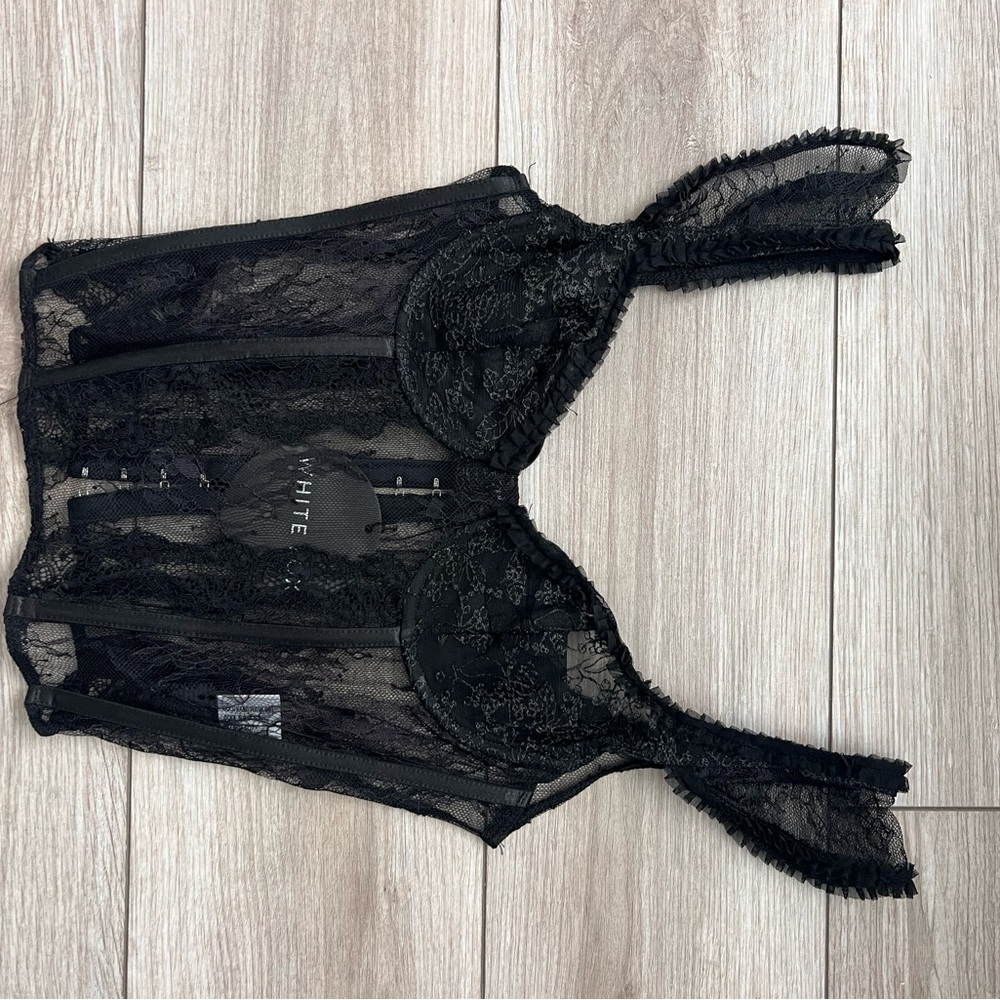 Elegant Black Lace Bustier - Picture 3 of 9